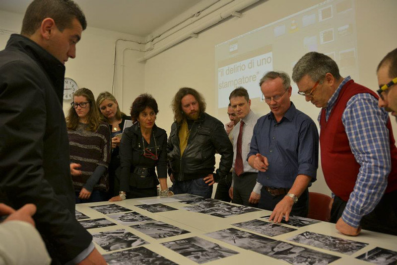 lettura-portfolio-presso-scuola-romana-di-fotorafias-in-occasione-del-dad-2012